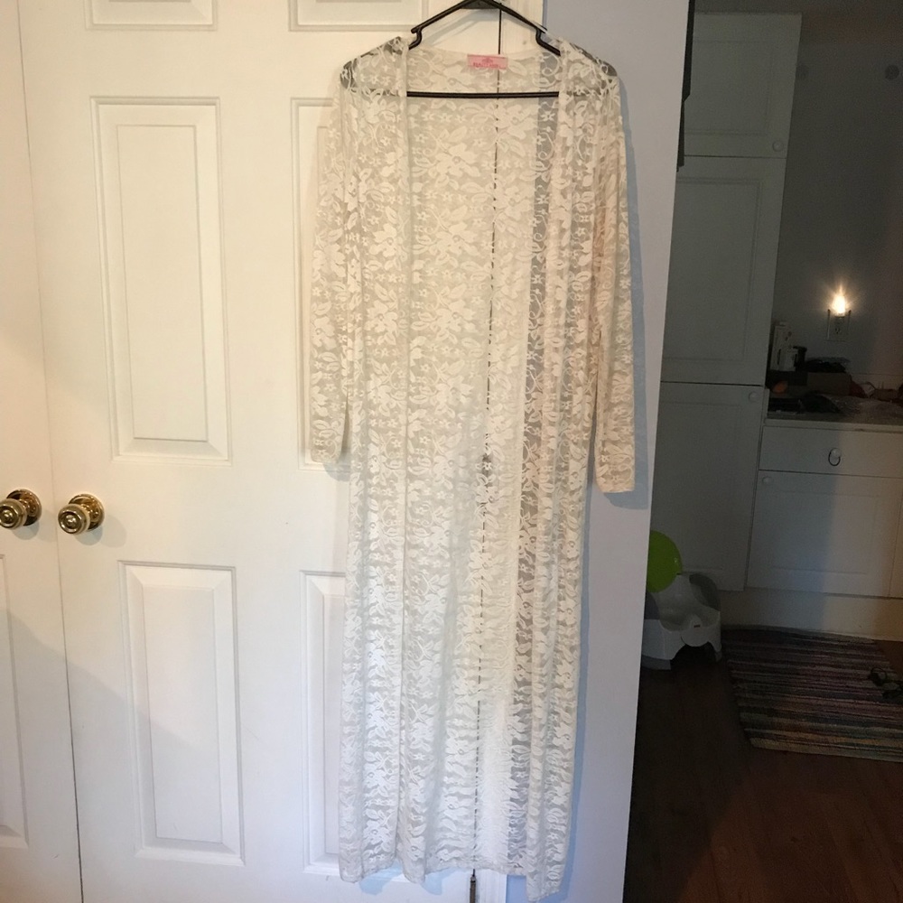 Gorgeous lace , long sleeve duster